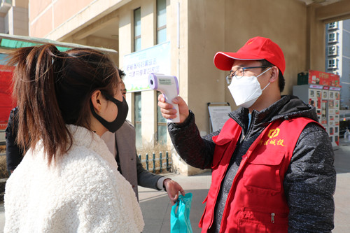 瑞岭物业公司党支部举行“让党旗飘扬在防控“疫”线、坚决打赢防控阻击战” 主题党日活动-兰州新区AB娱乐集团门户网站