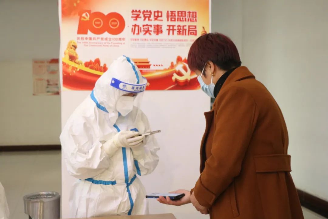 党旗引领 党员先行丨新区AB娱乐集团筑起疫情防控“红色堡垒”-兰州新区AB娱乐集团门户网站