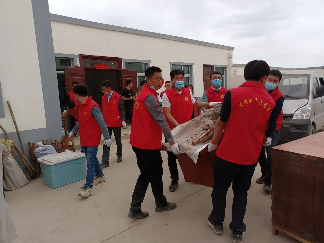 AB娱乐"自愿红"助力移民群众搬新家-兰州新区AB娱乐集团门户网站