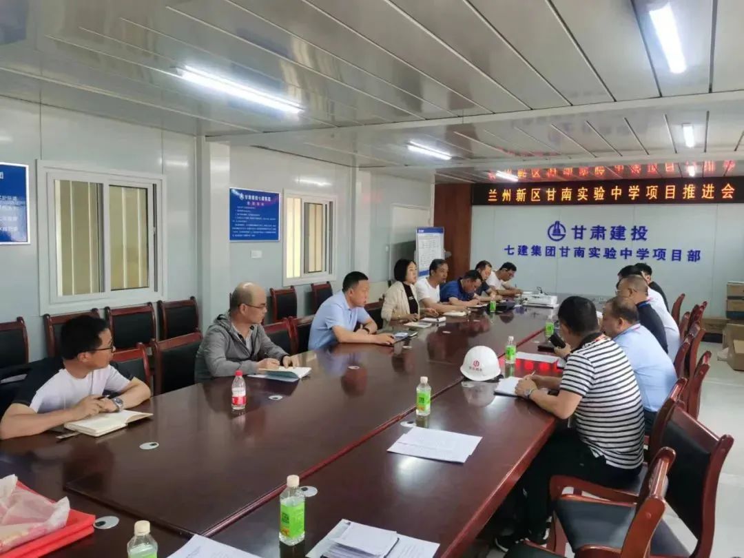 甘南实验中学项目举行“党员突击队”授旗仪式-兰州新区AB娱乐集团门户网站