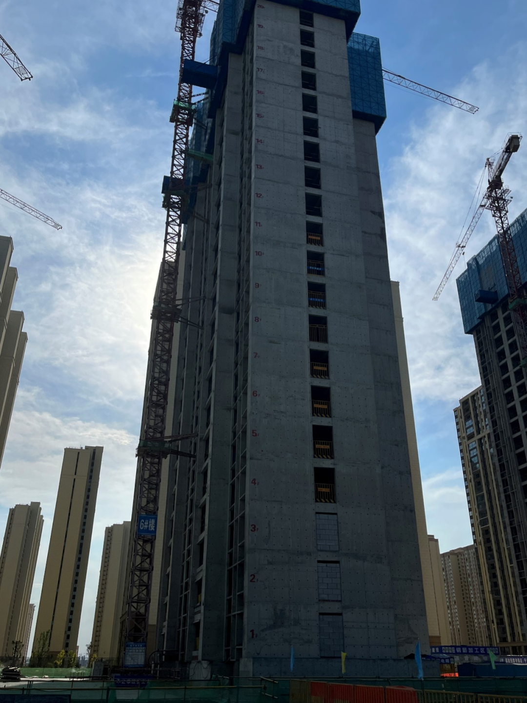 兰州新区瑞岭华府项目首栋主楼顺遂封顶-兰州新区AB娱乐集团门户网站