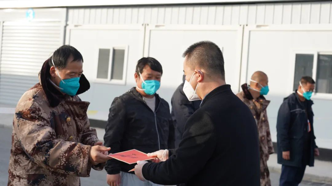 AB娱乐集团慰问疫情防控点位服务包管自愿者-兰州新区AB娱乐集团门户网站
