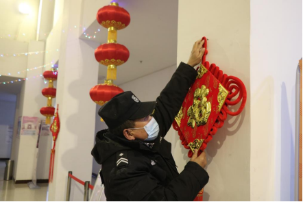 节前亮化年味浓 扮靓小区迎新春-兰州新区AB娱乐集团门户网站
