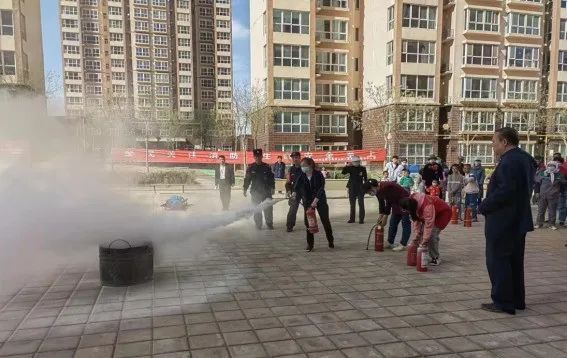 瑞岭物业开展消防应急实战演练-兰州新区AB娱乐集团门户网站