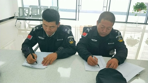 瑞岭物业公司组织签署“传帮带”协议-兰州新区AB娱乐集团门户网站