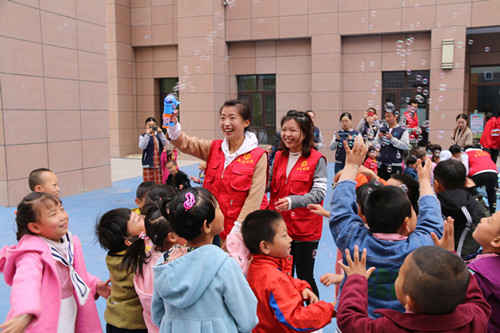 新区AB娱乐集团开展“花开的声音”自愿服务活动-兰州新区AB娱乐集团门户网站