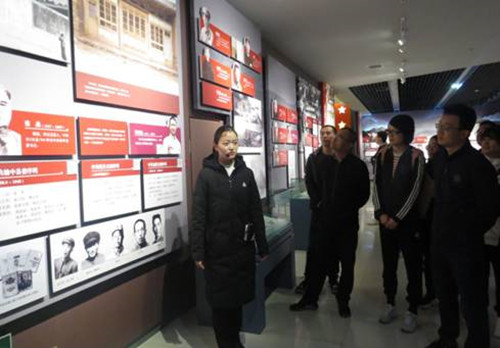 新区AB娱乐集团铁投公司党支部开展“不忘初心 切记使命”主题党日活动-兰州新区AB娱乐集团门户网站