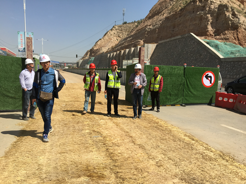 新区AB娱乐集团开展G109项目清静生产及文明施工专项检查-兰州新区AB娱乐集团门户网站