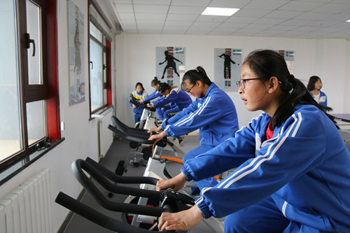 新区AB娱乐集团开展庆“六一”关爱留守儿童助力脱贫攻坚帮扶活动-兰州新区AB娱乐集团门户网站