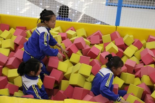 新区AB娱乐集团开展庆“六一”关爱留守儿童助力脱贫攻坚帮扶活动-兰州新区AB娱乐集团门户网站