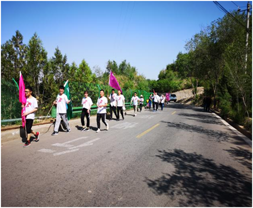 新区AB娱乐地产置业有限公司开展“勇攀岑岭 你我偕行”爬山活动-兰州新区AB娱乐集团门户网站