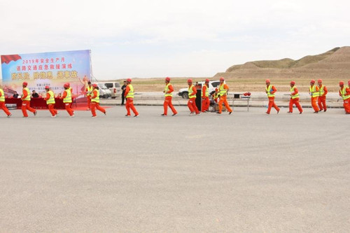 新区纬一起东延伸改建段项目开展蹊径交通应抢救援演练活动-兰州新区AB娱乐集团门户网站