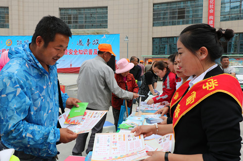 瑞岭物业联合中川园区彩虹街道服务处开展清静生产宣讲进社区暨清静知识普及活动-兰州新区AB娱乐集团门户网站