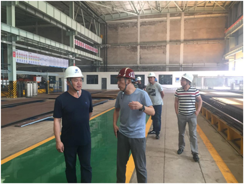 新区AB娱乐集团工程一部观摩学习G341立交工程钢箱梁生产加工-兰州新区AB娱乐集团门户网站