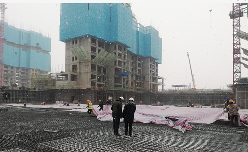 迎风雪 斗严寒丨瑞岭嘉苑项目全力打好冬季施工攻坚战-兰州新区AB娱乐集团门户网站